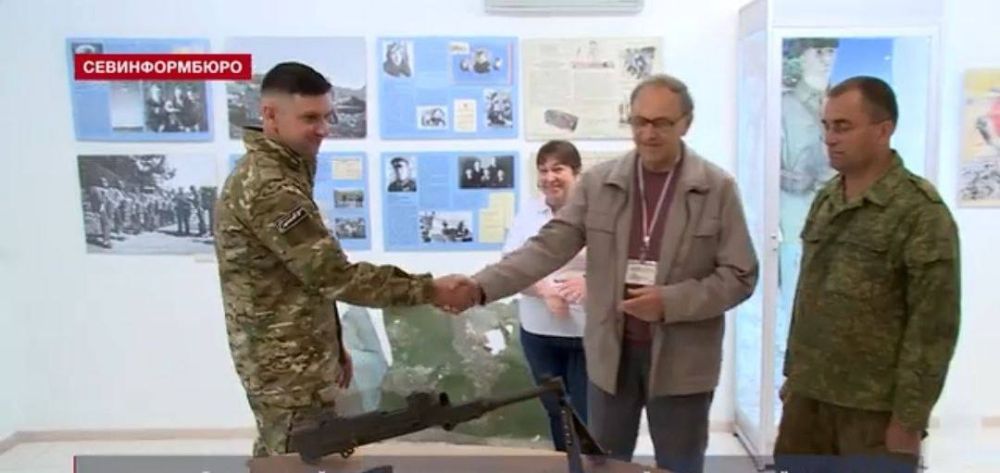 Александр Марчук: Сегодня свой День Рождения отмечает директор Музейного историко-мемориального комплекса «35-я береговая батарея» Валерий Иванович Володин Александр Марчук: Сегодня свой День Рождения отмечает директор Музейного историко-мемориального комплекса «35-я береговая батарея» Валерий Иванович Володин