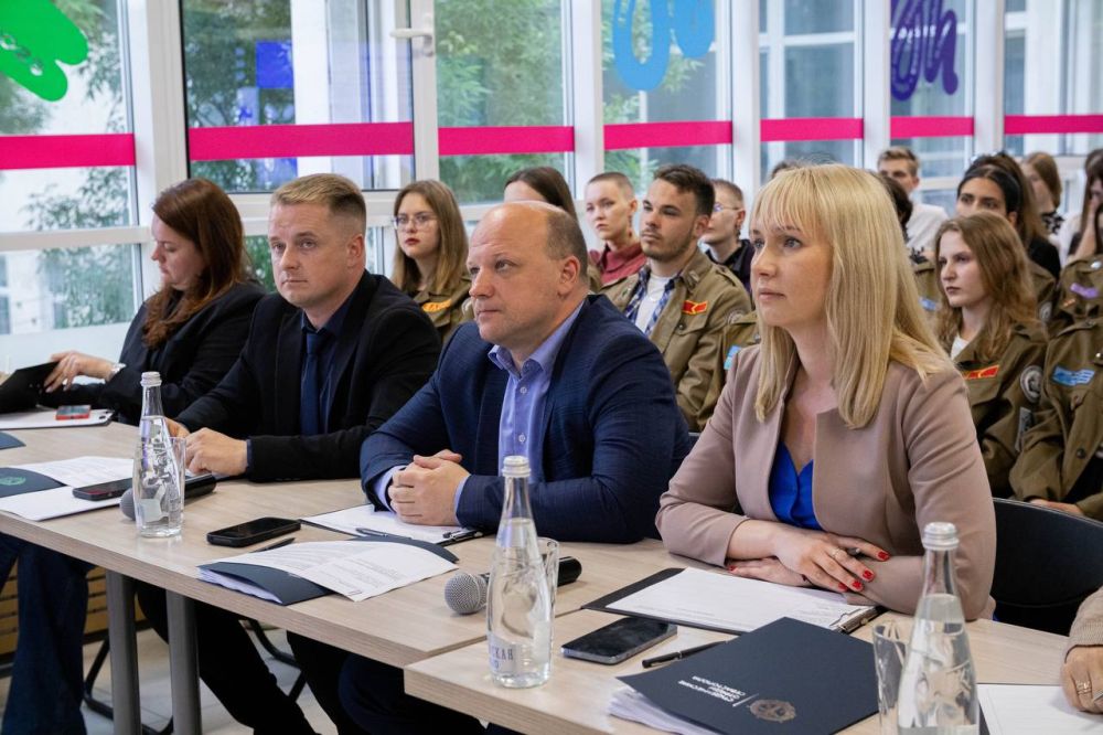 Денис Кондратьев: #ВожатыеСевастополя представили проекты программ тематических смен для летних лагерей