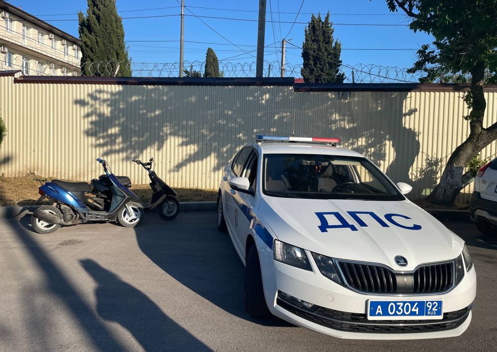 Сотрудники севастопольской Госавтоинспекции задержали подростков, управлявших мопедами