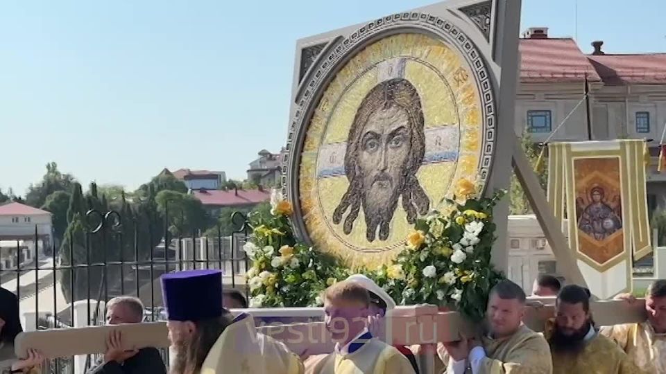 В «Новом Херсонесе» сегодня прошло Всенощное бдение в честь праздника Святой Троицы