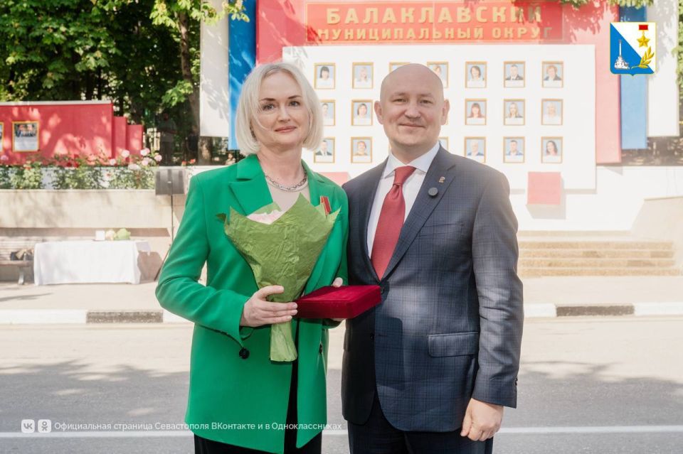 Гордость Балаклавы. В честь Дня Балаклавского округа губернатор Михаил Развожаев открыл обновлённую Доску Почёта