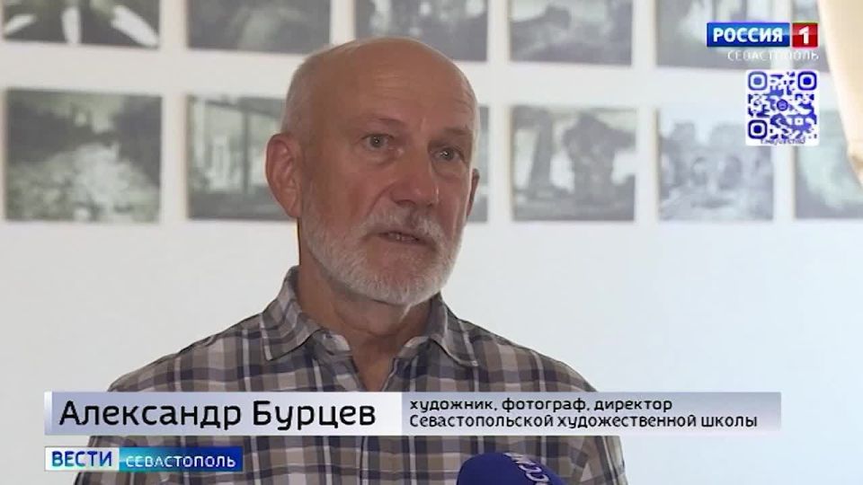 В Севастополе открылась выставка руководителя Детской художественной школы, которого в городе знают и как фотографа