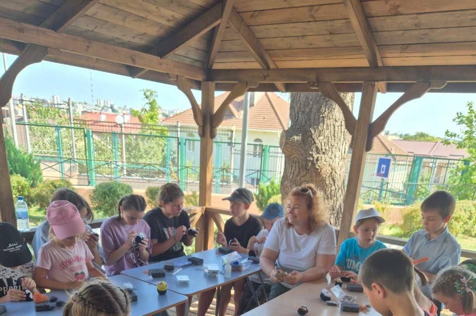 Ребятам из Соцприюта подарили мастер-класс по валянию игрушек