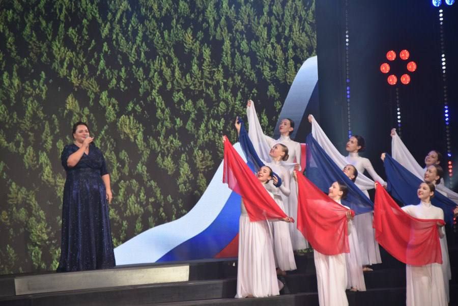 Екатерина Алтабаева: Торжественное собрание, посвященное Дню России и Дню основания Города-Героя Севастополя состоялось на сцене Дворца культуры рыбаков Екатерина Алтабаева: Торжественное собрание, посвященное Дню России и Дню основания Города-Героя Севастополя состоялось на сцене Дворца культуры рыбаков