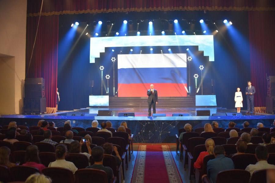 Екатерина Алтабаева: Торжественное собрание, посвященное Дню России и Дню основания Города-Героя Севастополя состоялось на сцене Дворца культуры рыбаков Екатерина Алтабаева: Торжественное собрание, посвященное Дню России и Дню основания Города-Героя Севастополя состоялось на сцене Дворца культуры рыбаков