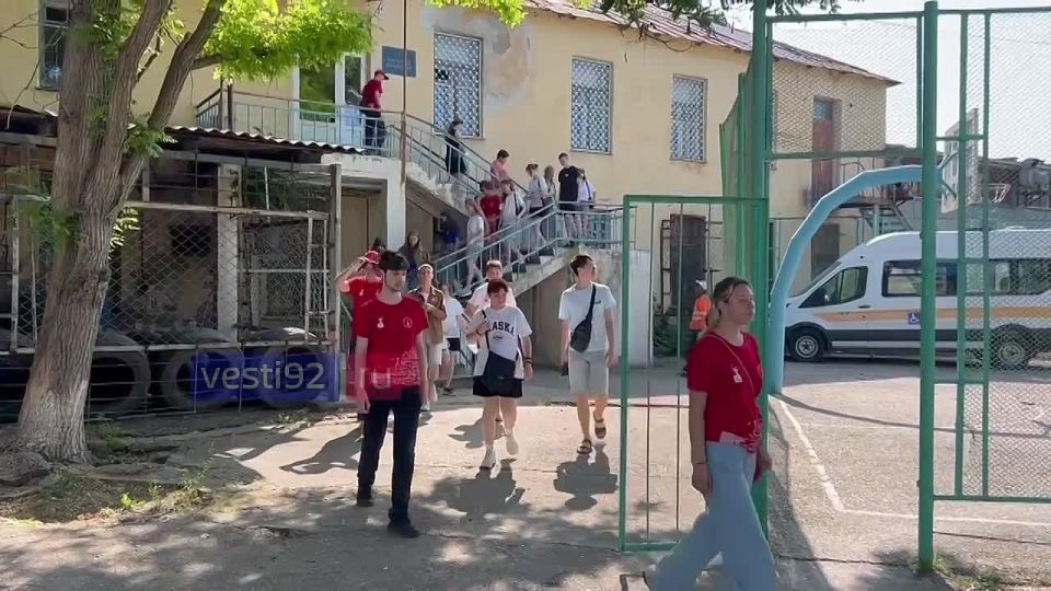 Сегодня 20 школьников из губернаторских трудовых отрядов пришли на экскурсию в "Севэлектроавтотранс"