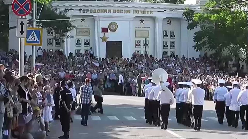 А вот так День России в Севастополе отмечали в 2014 году