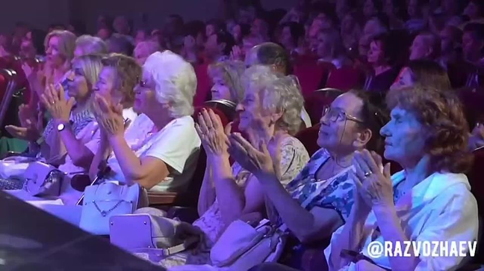 Накануне в ДКР состоялся праздничный концерт в честь Дня России и Дня основания Севастополя