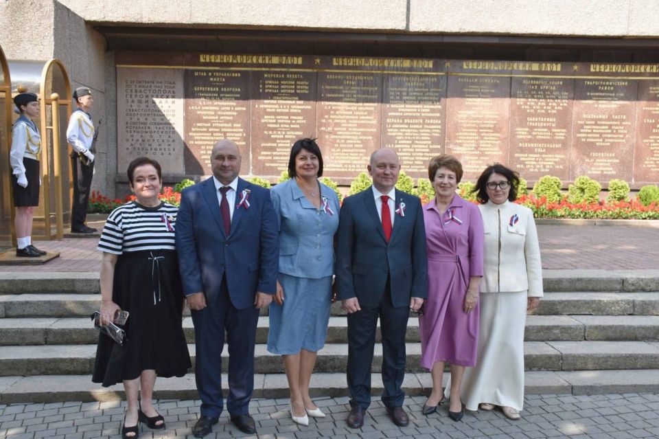  :                    1941-1942      ,  ...