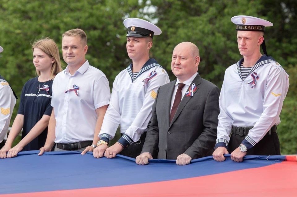 Денис Кондратьев: С Днём России, дорогие друзья!