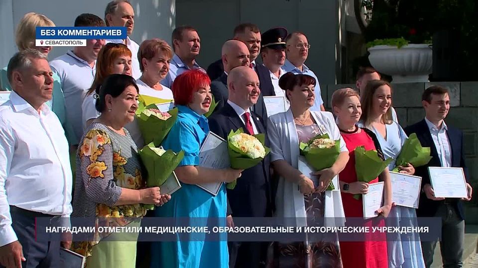 В Севастополе традиционно открыли обновлённую доску почёта в День города