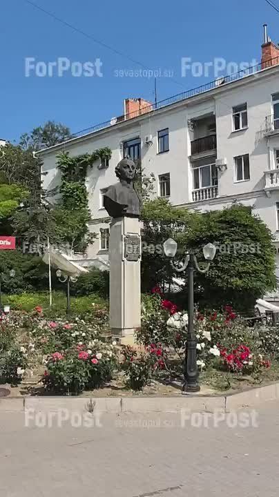 "Провокационный" балкон в доме-ОКН по ул. Ленина, 50, вновь стал белым