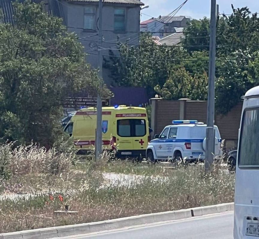 В Севастополе мужчина напал на женщину с ребенком