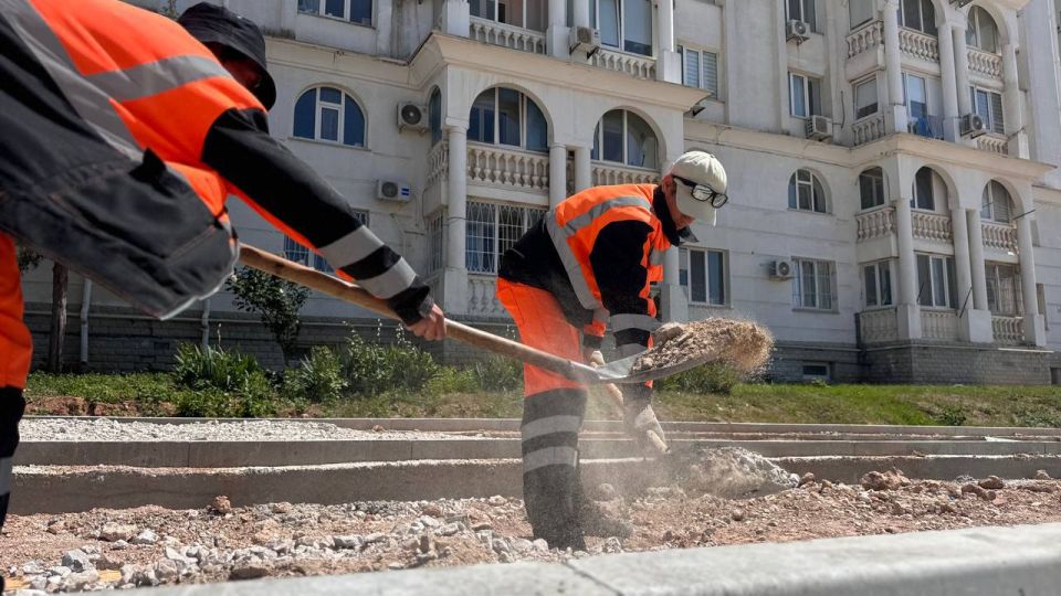 Студенты Севастопольского архитектурно-строительного колледжа проходят летнюю практику на строительстве проспекта Античный