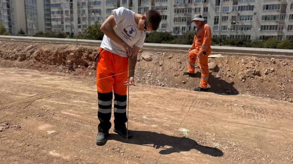 Студенты Севастопольского архитектурно-строительного колледжа проходят летнюю практику на строительстве проспекта Античный