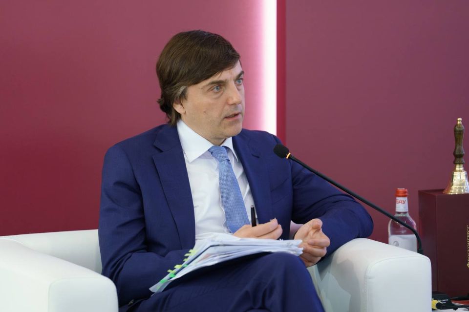 Михаил Развожаев: Сегодня в рамках ПМЭФ участвовал в панельной дискуссии «Профессионалитет: экономические эффекты и национальные приоритеты»