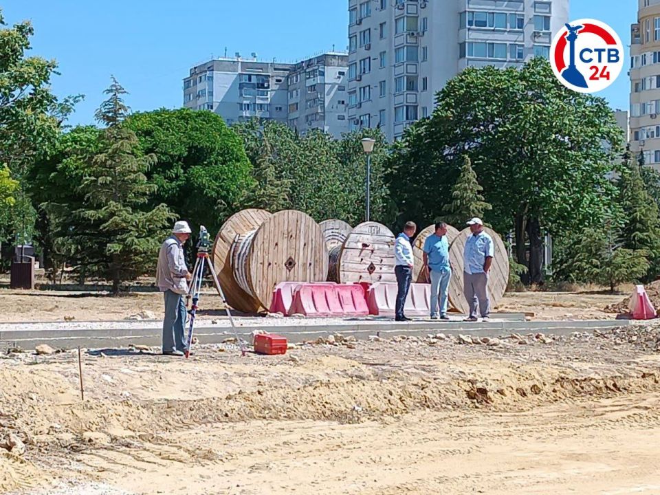 На проспекте Античный продолжаются работы по строительству новой двухполосной дороги
