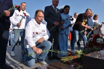 Александр Кулагин: За последние два дня участники автопробега &quot;Дорогами Победы -2025&quot; преодолели более 1000 км. Побывали в Городах Воинской славы Елец и Орёл, прибыли в Город-Герой Смоленск, где встретились с...