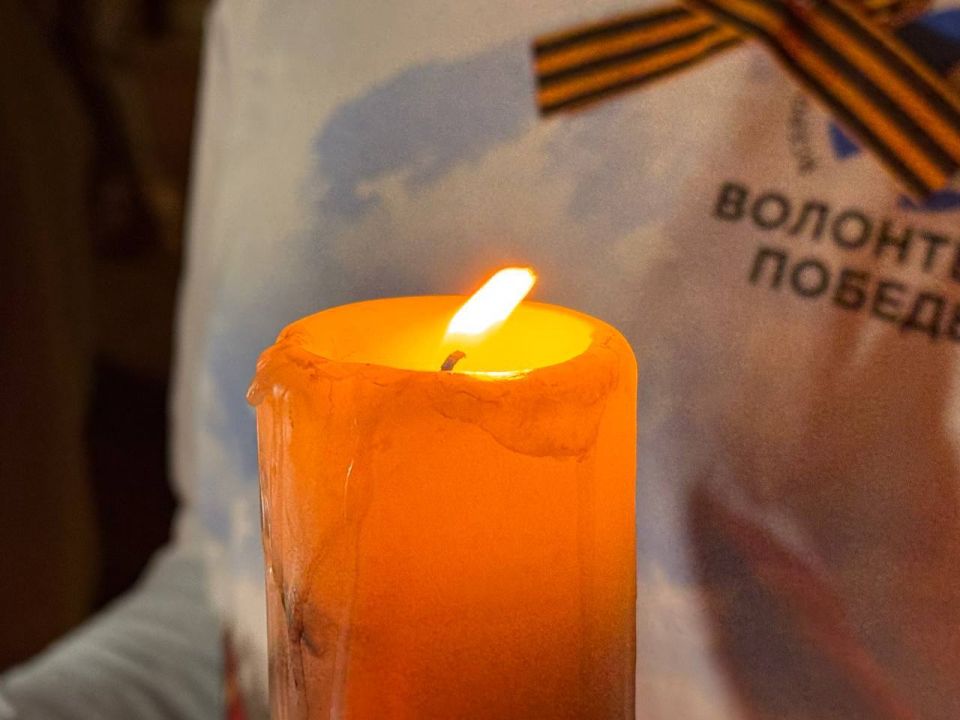    22 ,  12:15      