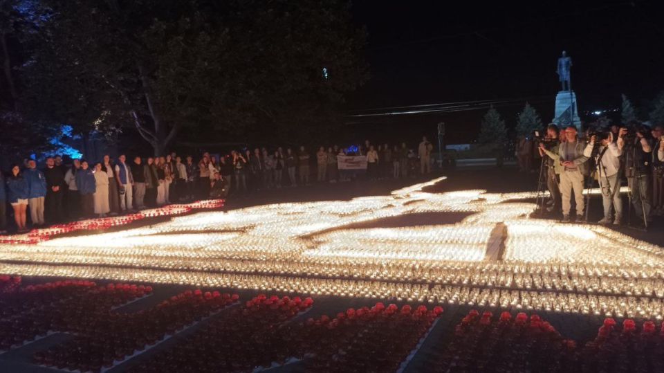 Акция «Свеча памяти» состоялась у Мемориала защитникам Севастополя
