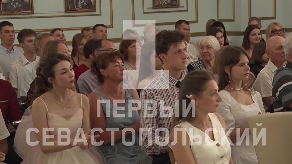 13 севастопольских школьников отправятся на выпускной в Санкт-Петербург