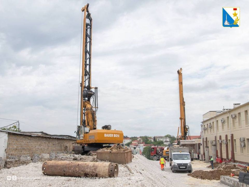 На улице Адмирала Октябрьского смонтировано уже 130 буронабивных свай