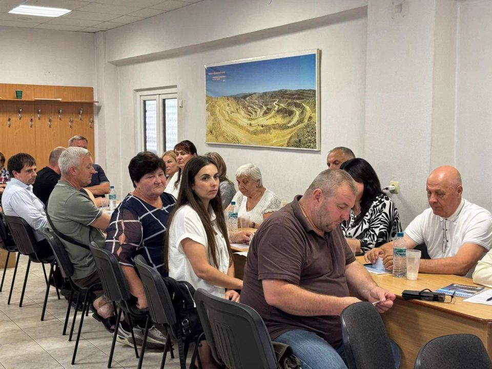 Татьяна Лобач: В конференц-зале АО «Балаклавское рудоуправление им. А.М. Горького» прошла VIII конференция Балаклавского местного отделения Всероссийской политической партии «Единая Россия» Татьяна Лобач: В конференц-зале АО «Балаклавское рудоуправление им. А.М. Горького» прошла VIII конференция Балаклавского местного отделения Всероссийской политической партии «Единая Россия»