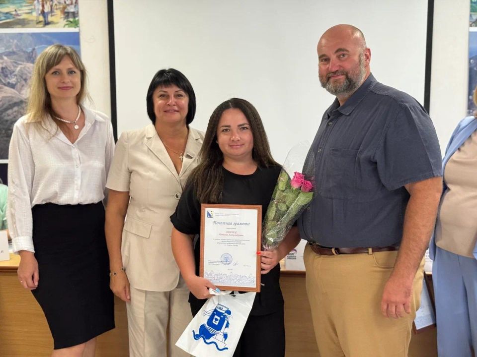 Татьяна Лобач: В конференц-зале АО «Балаклавское рудоуправление им. А.М. Горького» прошла VIII конференция Балаклавского местного отделения Всероссийской политической партии «Единая Россия» Татьяна Лобач: В конференц-зале АО «Балаклавское рудоуправление им. А.М. Горького» прошла VIII конференция Балаклавского местного отделения Всероссийской политической партии «Единая Россия»