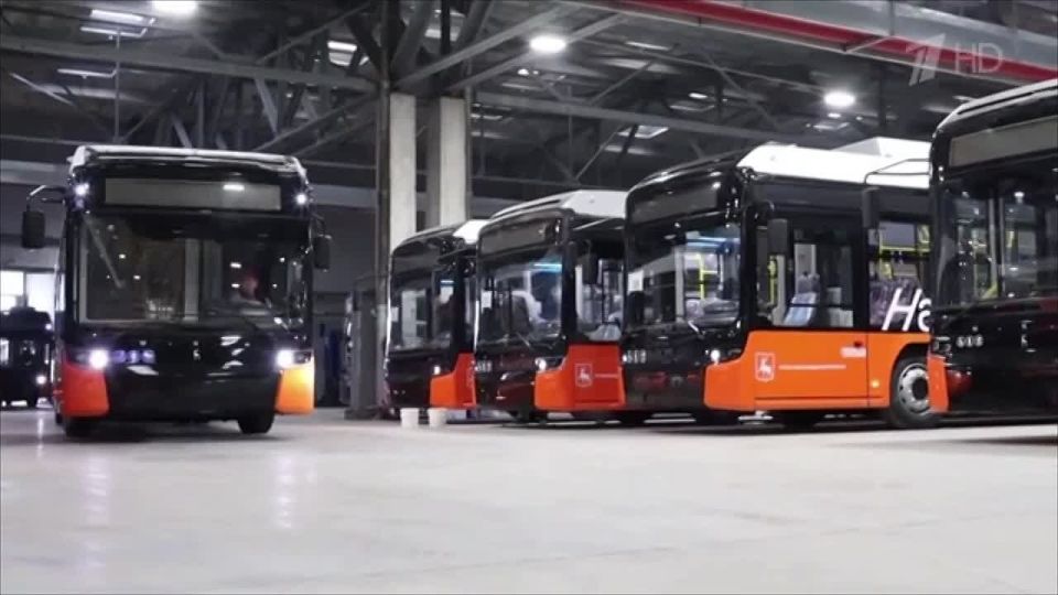            ,      