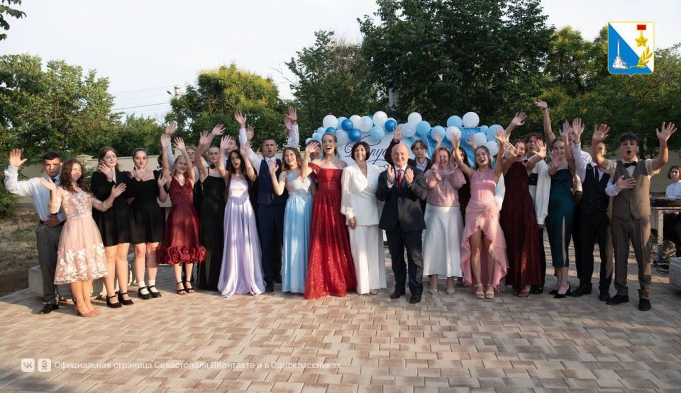 В Севастополе завершились выпускные почти во всех школах