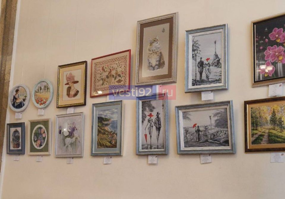 В Севастопольском центре культур и искусств открылась выставка "Как хорошо на свете без войны"