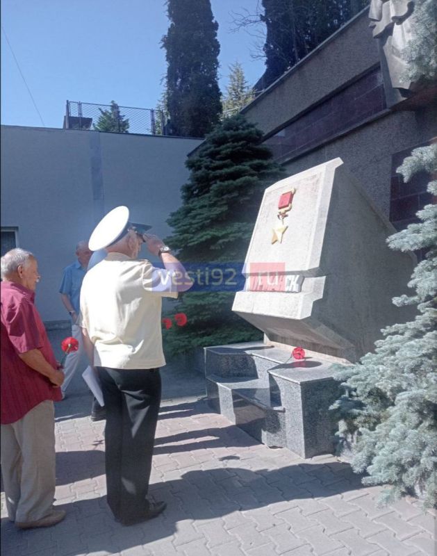 Севастопольские подводники вспоминают гибель экипажа АС-12 Лошарик