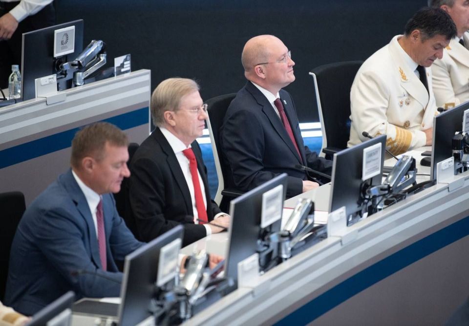 Фото дня: Михаил Развожаев принял участие в торжественном селекторном совещании в координационном центре Правительства РФ Фото дня: Михаил Развожаев принял участие в торжественном селекторном совещании в координационном центре Правительства РФ