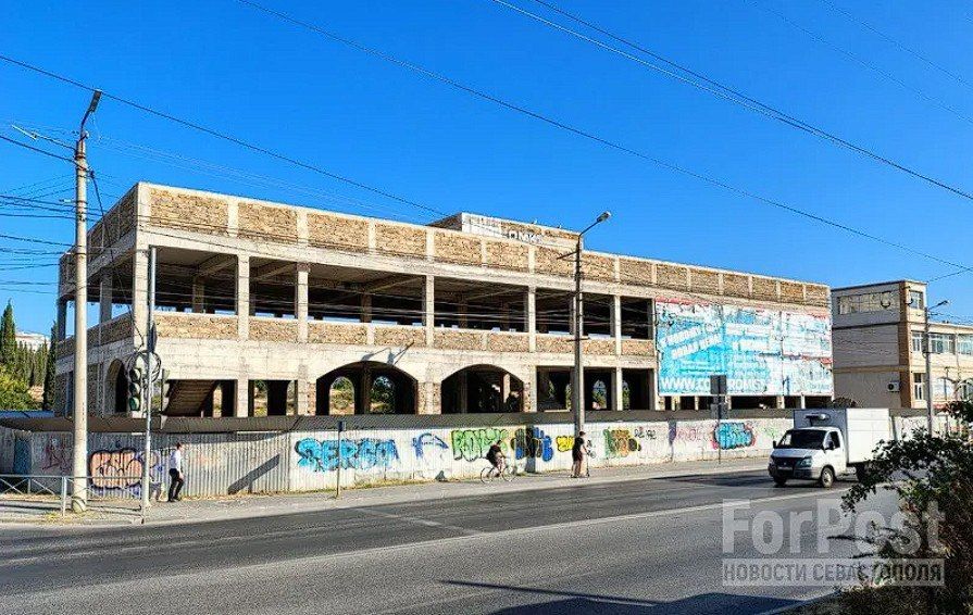 Власти Севастополя требуют снести уродующий район Омеги недострой