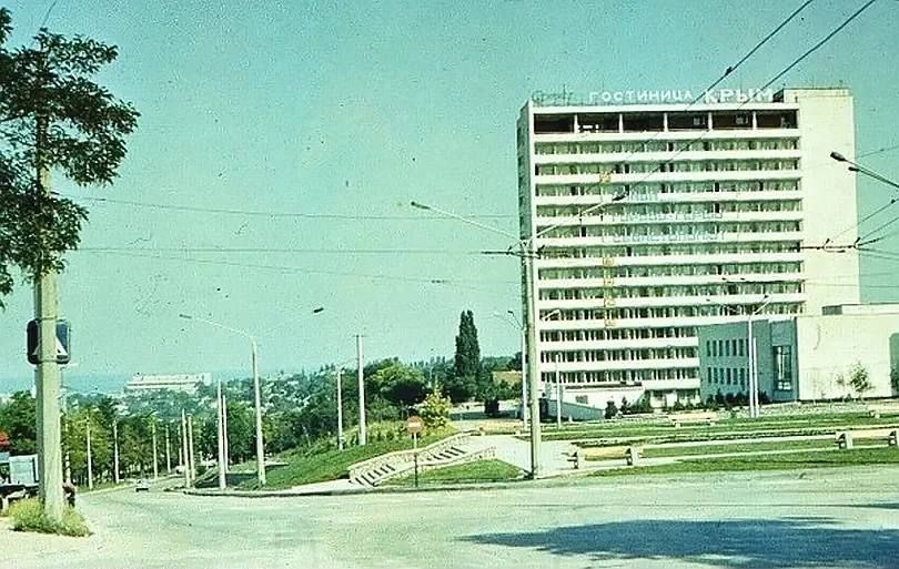       1983 