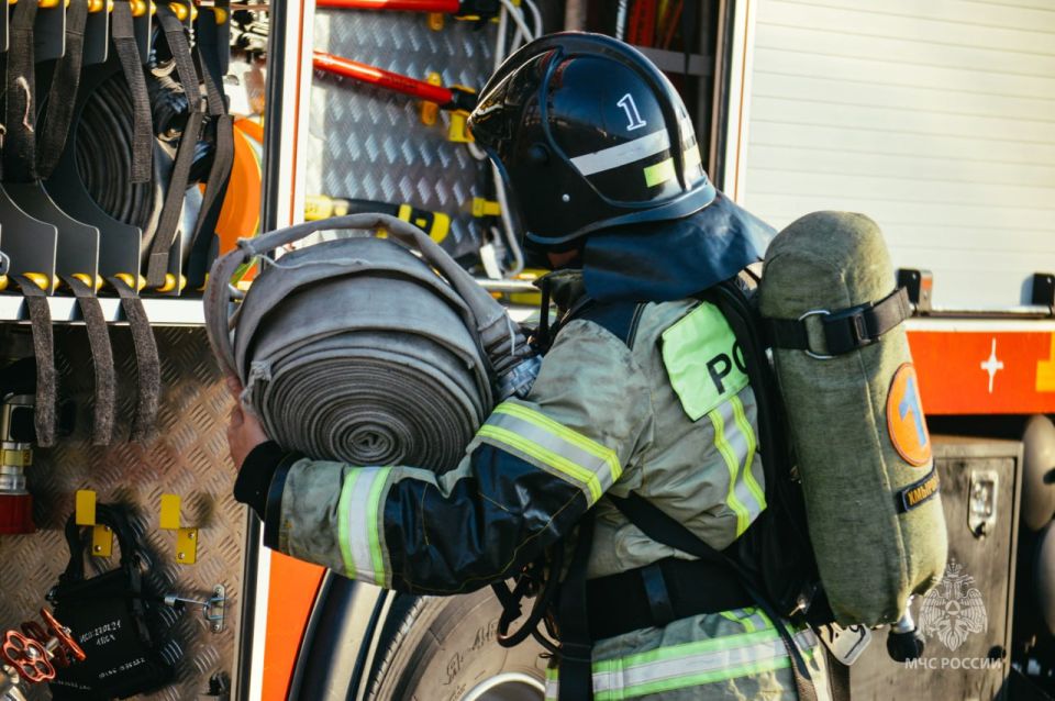 На улице Новороссийской тушат пожар