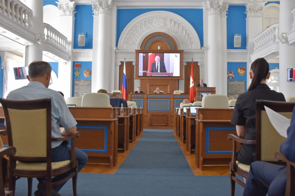 Денис Кондратьев: Сегодня состоялось финальное пленарное заседание весенней сессии Законодательного Собрания Севастополя ||| созыва, на котором был принят ряд важных решений, направленных на поддержку семей с детьми... Денис Кондратьев: Сегодня состоялось финальное пленарное заседание весенней сессии Законодательного Собрания Севастополя ||| созыва, на котором был принят ряд важных решений, направленных на поддержку семей с детьми...