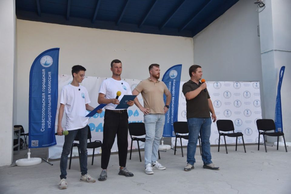 Участники летней смены в лагере «Ласпи» знакомятся с избирательным процессом Участники летней смены в лагере «Ласпи» знакомятся с избирательным процессом