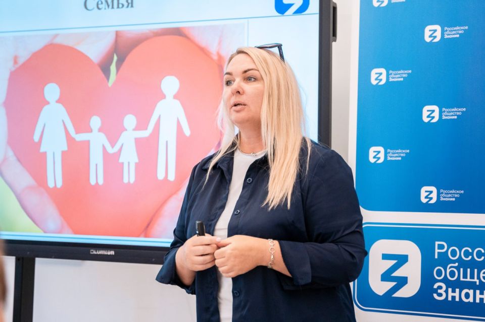 В День семьи, любви и верности в городской Точке кипения поговорили о здоровой атмосфере в семье В День семьи, любви и верности в городской Точке кипения поговорили о здоровой атмосфере в семье