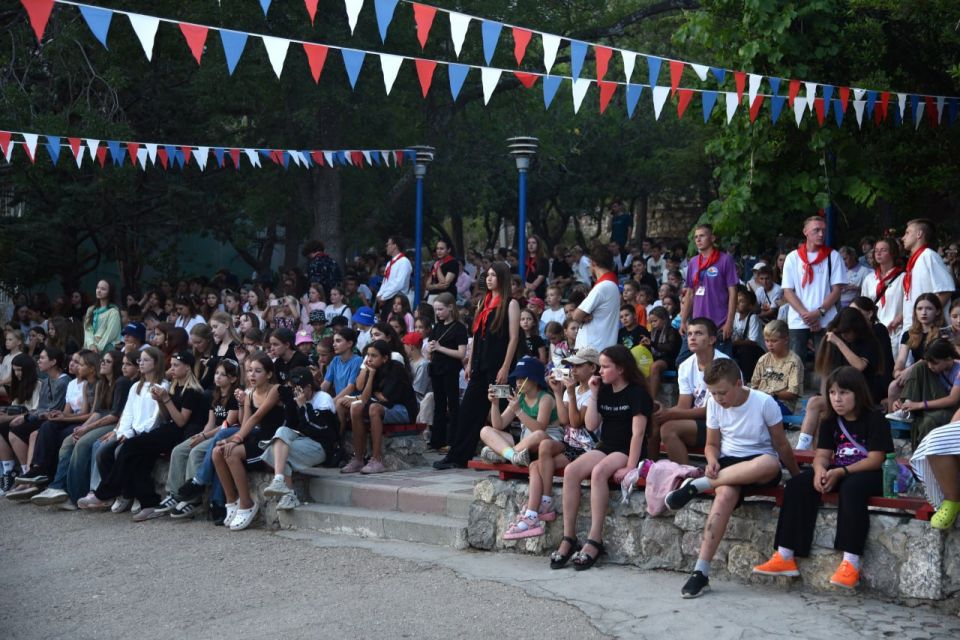 Участники летней смены в лагере «Ласпи» знакомятся с избирательным процессом Участники летней смены в лагере «Ласпи» знакомятся с избирательным процессом