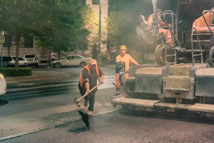 Севастопольские дорожники восстановили асфальт у остановок в центре города Севастопольские дорожники восстановили асфальт у остановок в центре города