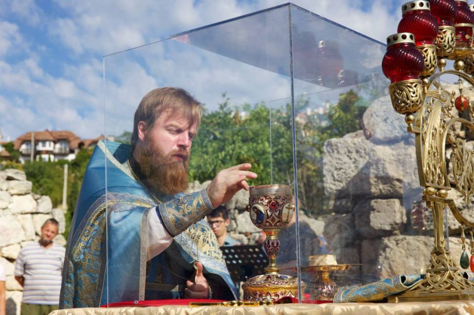 Фото дня: Божественная литургия в храме Влахернской Божией Матери Фото дня: Божественная литургия в храме Влахернской Божией Матери