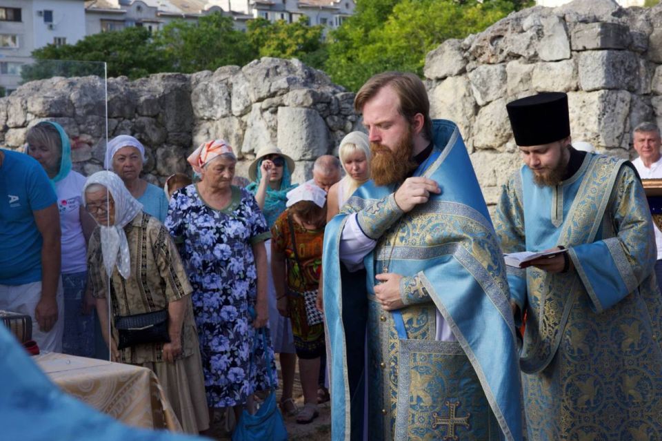 Фото дня: Божественная литургия в храме Влахернской Божией Матери Фото дня: Божественная литургия в храме Влахернской Божией Матери