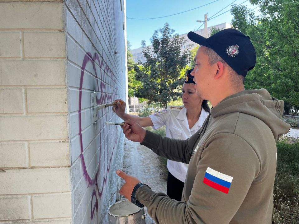 В рамках Общероссийской акции «Время Независимых» сотрудники Управления по контролю за оборотом наркотиков УМВД России по г. Севастополю организовали профилактическое мероприятие «Чистые стены» В рамках Общероссийской акции «Время Независимых» сотрудники Управления по контролю за оборотом наркотиков УМВД России по г. Севастополю организовали профилактическое мероприятие «Чистые стены»