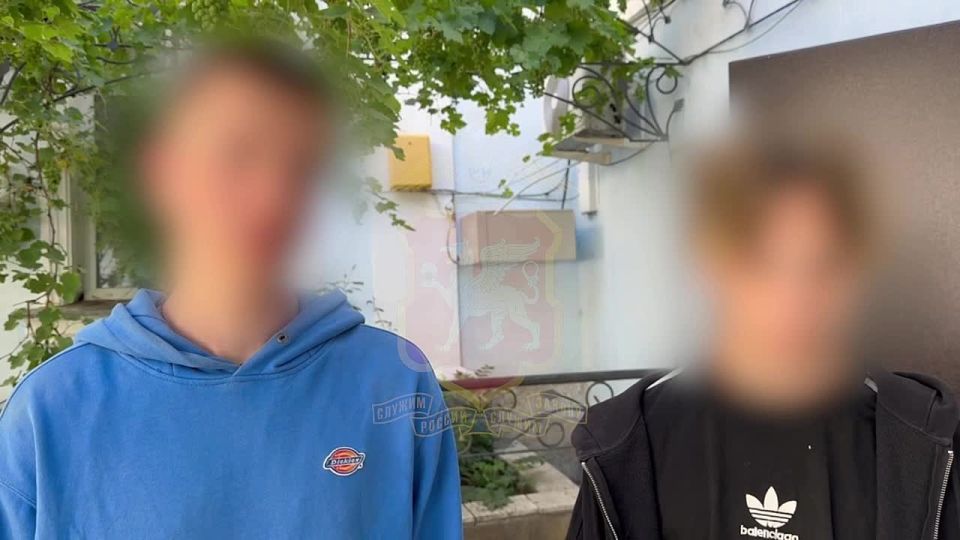 В Феодосии задержали трех парней за осквернение Обелиска Славы