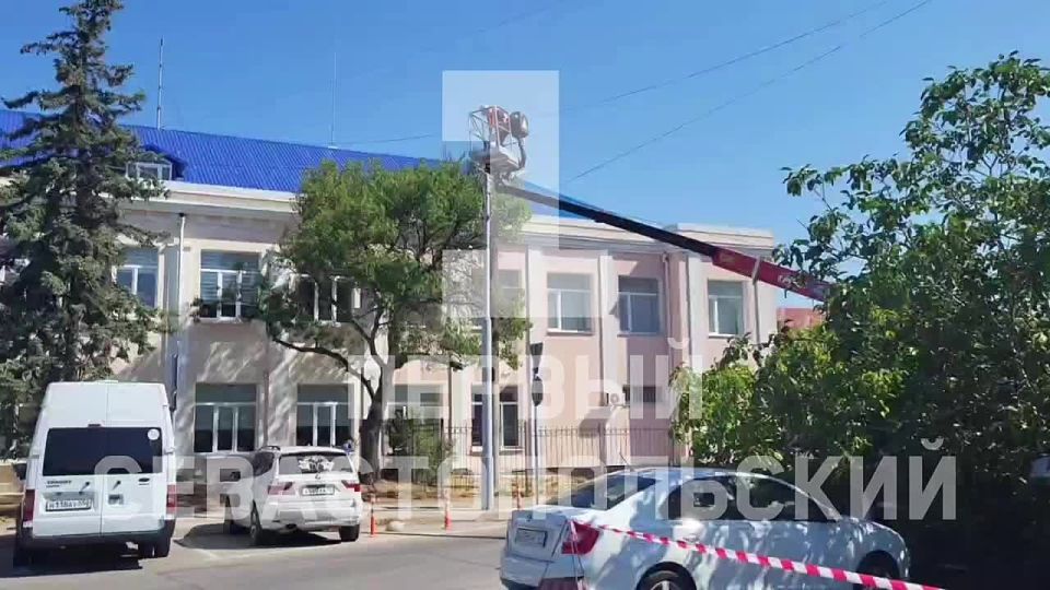 На Ластовой площади модернизируют освещение