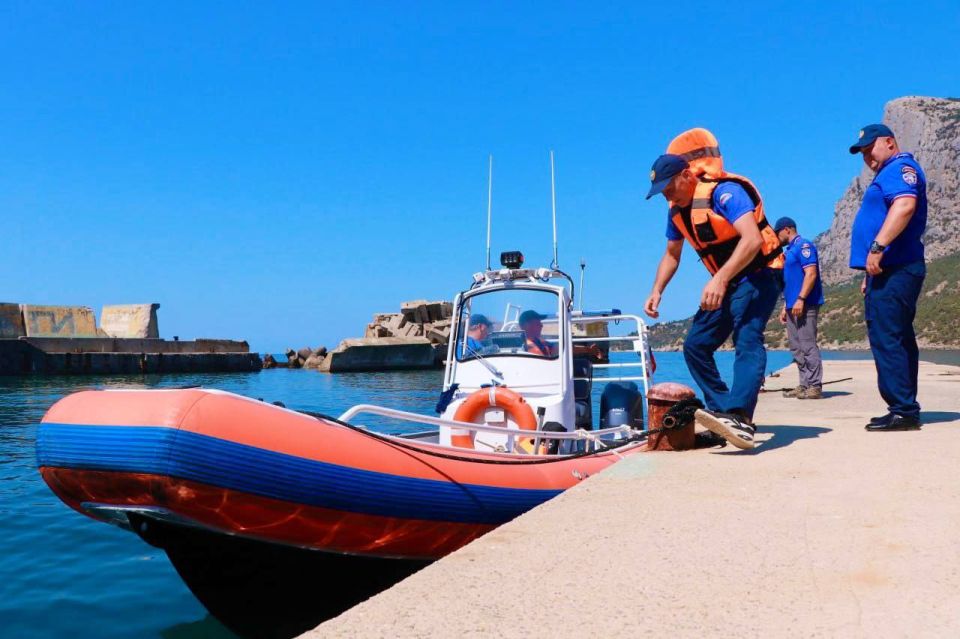 Юные отдыхающие лагеря «Ласпи» прошли школу безопасности вместе со спасателями Севастополя Юные отдыхающие лагеря «Ласпи» прошли школу безопасности вместе со спасателями Севастополя