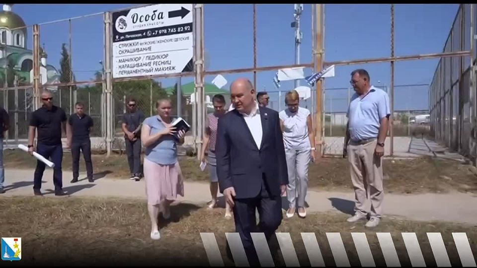 На контроле. Михаил Развожаев проверил территорию возле МКЦ «Бухта Казачья»
