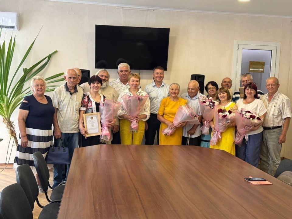 В местной администрации Качинского муниципального округа состоялась церемония вручения медалей "За любовь и верность" и "Севастопольская семья" в рамках празднования Дня семьи, любви и верности