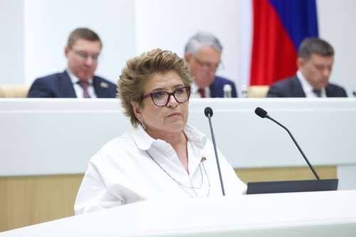 Екатерина Алтабаева: Одобрены изменения закона о Государственном флаге и Государственном гимне Российской Федерации